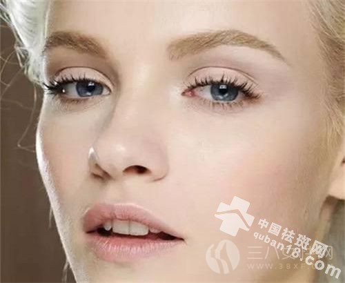 <a href=http://www.quban18.com/51quban/nvxingquban/><a href=http://www.quban18.com/tag/nvxing/>女性</a></a>为什么会<a href=http://www.quban18.com/tag/changban/>长<a href=http://www.quban18.com/tag/ban_4098/>斑</a></a> <a href=http://www.quban18.com/51quban/nvxingquban/><a href=http://www.quban18.com/tag/nvxing/>女性</a></a><a href=http://www.quban18.com/tag/ban/>祛<a href=http://www.quban18.com/tag/ban_4098/>斑</a></a><a href=http://www.quban18.com/tag/xiaoqiaomen/>小窍门</a>.jpg